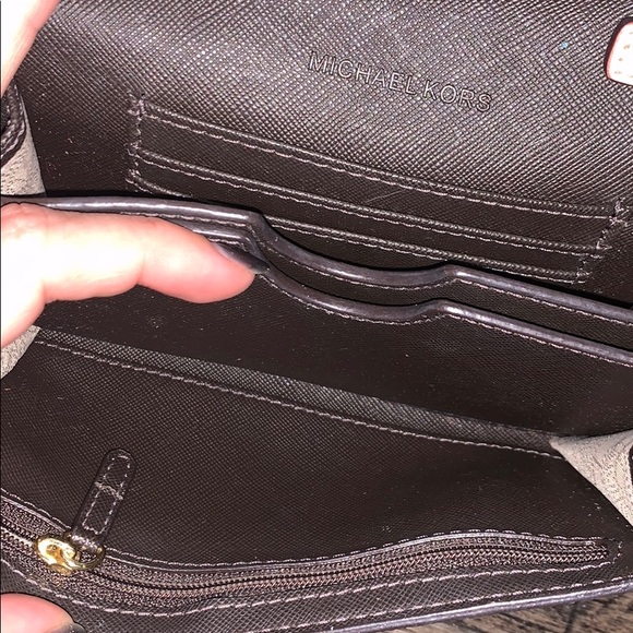 Michael Kors wallet and crossbody bag in one - Picture 6 of 11